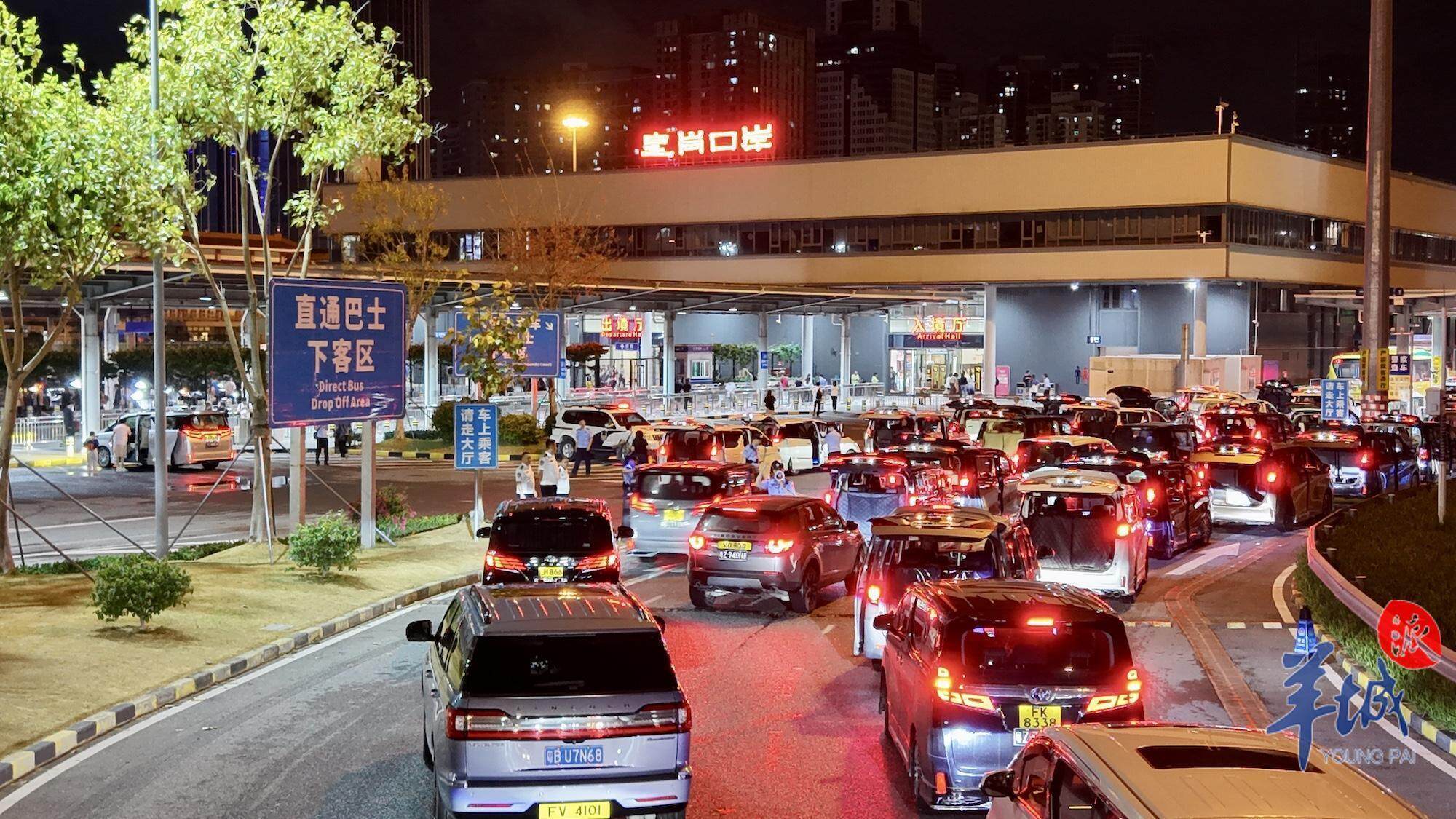 繁忙的皇岗口岸是持有中港车牌车辆的主要通行口岸之一